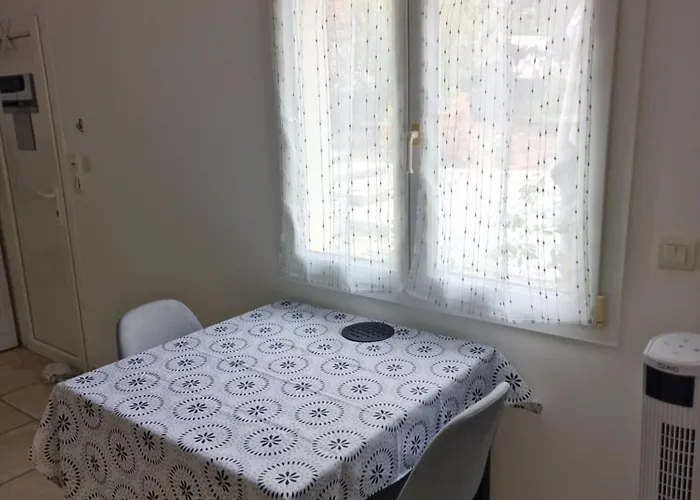 Lägenhet Avec Jardin Au Calme - Wi-fi Saint-Georges-dʼOrques